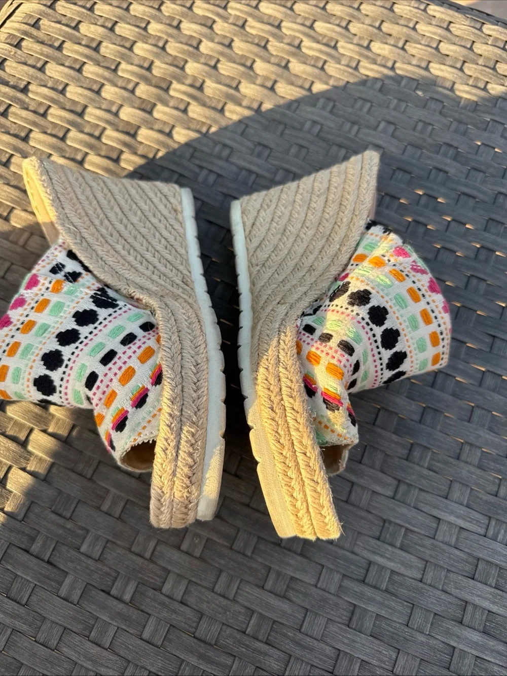 TOMS Monica Mule Wedge Heels EUC 6 Multi-Color Woven Geometric Espadrille